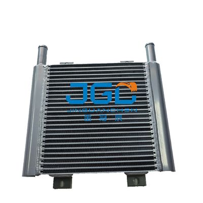 掘削機の予備品のラジエーター タンク ラジエーターの中心アセンブリ4479181 EX70