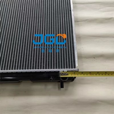 小さい掘削機の付属品E305のアルミニウム水漕のラジエーターの水冷システム