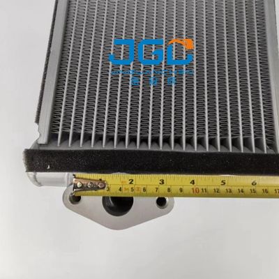 ラジエーターの掘削機の付属品PC120-8産業油圧オイル クーラー