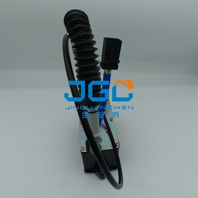 E312D2掘削機のエンジン部分はモーター386-3439自動制御を絞る