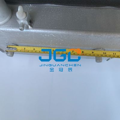 SK350-8機械部品のために適した掘削機の付属品YT05P00021F1タンク ラジエーター