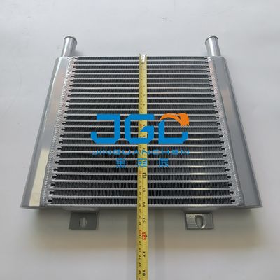 掘削機の予備品のラジエーター タンク ラジエーターの中心アセンブリ4479181 EX70