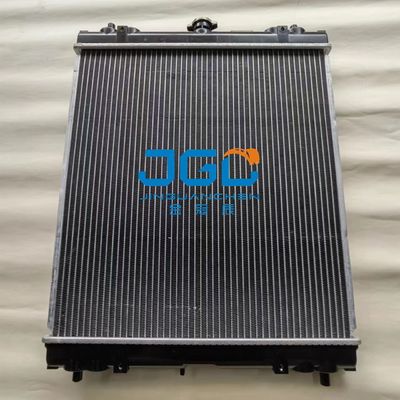 掘削機の予備品のラジエーター タンク ラジエーターの中心アセンブリ4479181 EX70