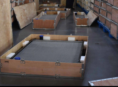 工場は,掘削機のための高品質R305-9掘削機散熱器を販売しています.